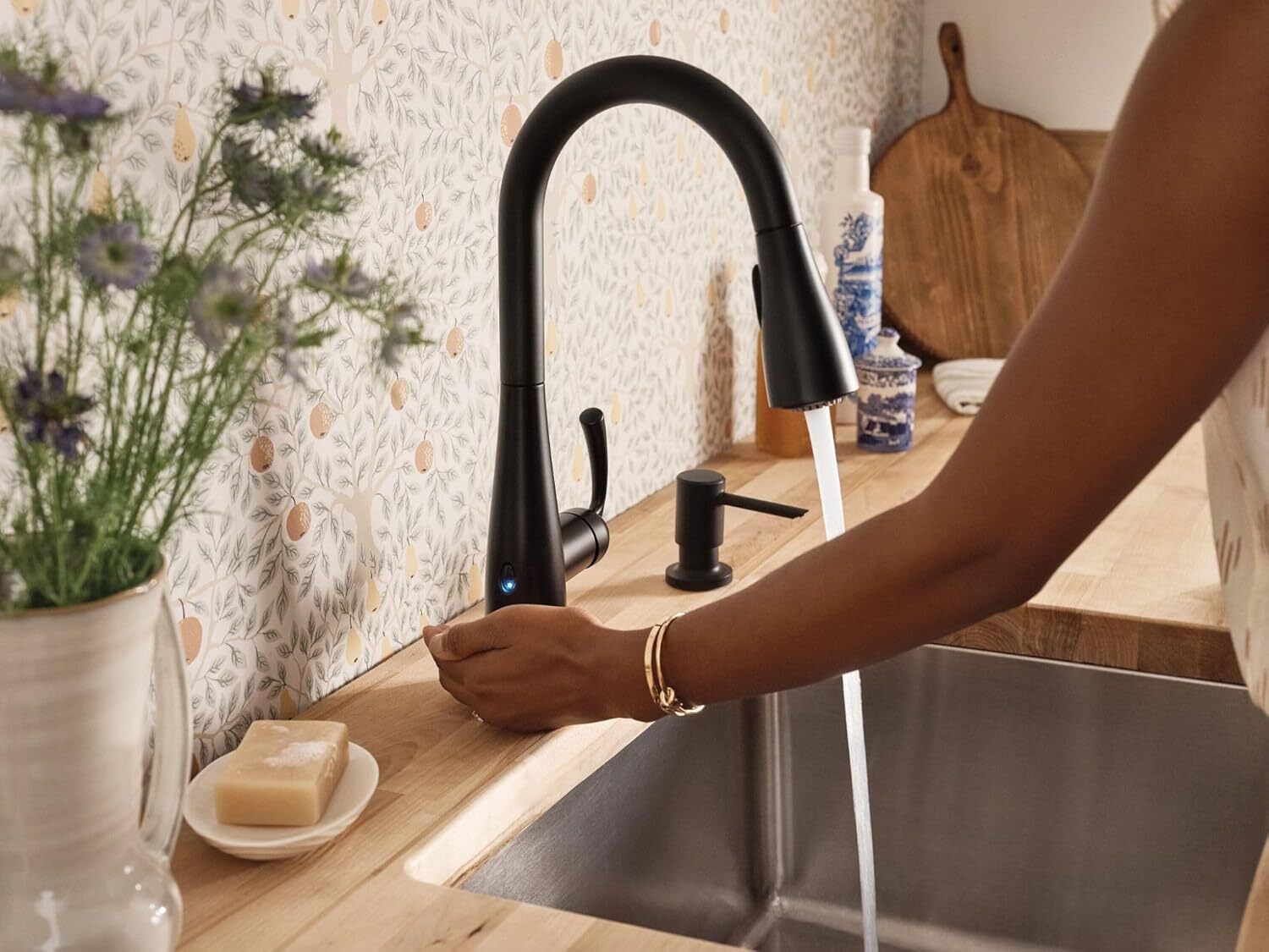 Moen 87014EWBL Essie Touchless Matte Black Pull-Down Sprayer Kitchen Faucet