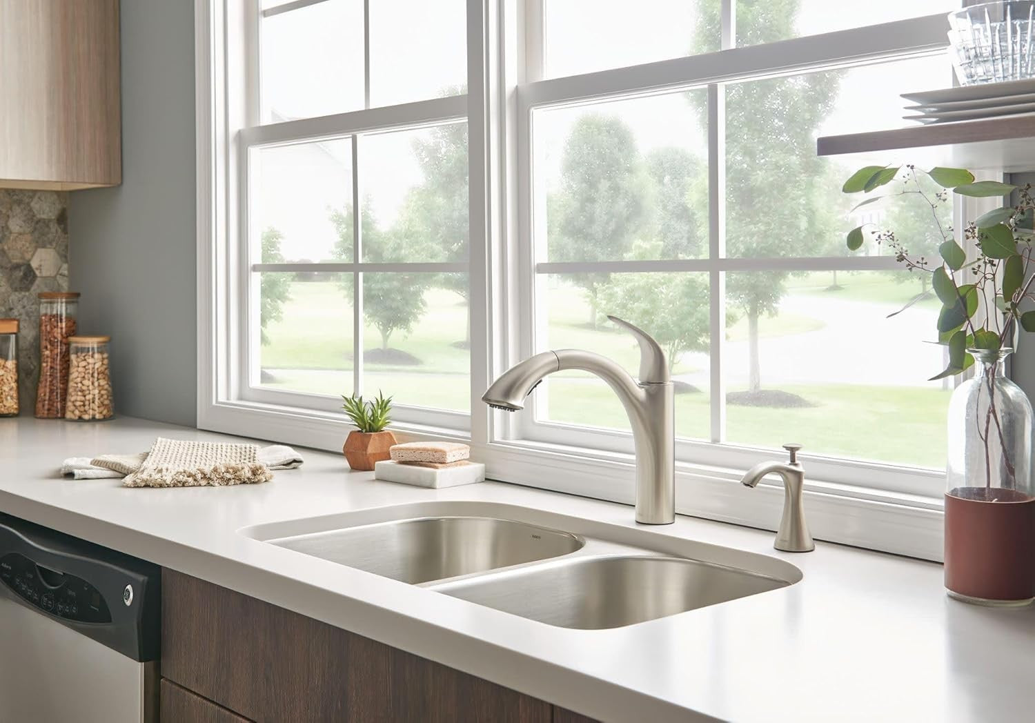 Moen 7545SRS Camerist One-Handle Pullout Kitchen Faucet - Spot Resist Stainless