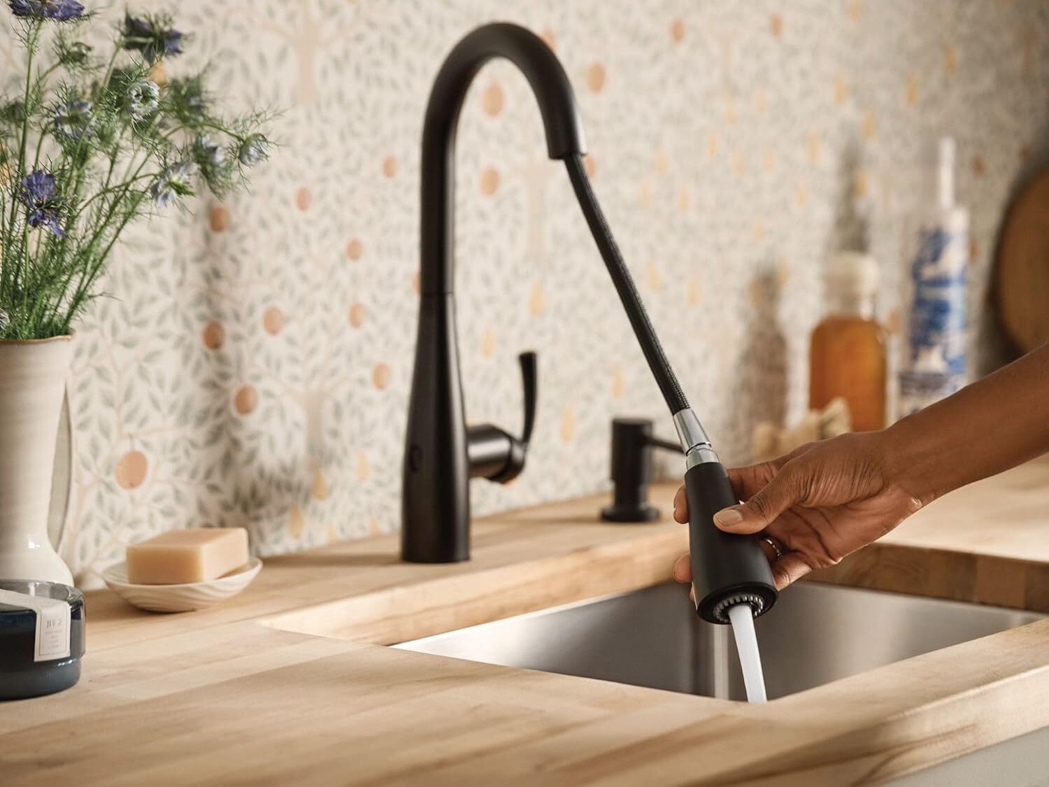 Moen 87014EWBL Essie Touchless Matte Black Pull-Down Sprayer Kitchen Faucet