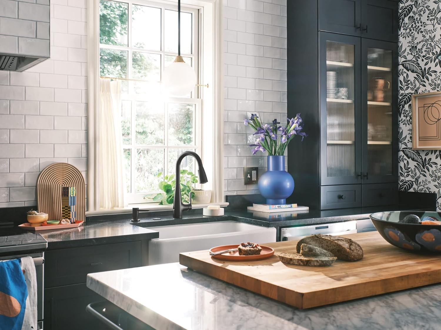 Moen 87627EWBL Haelyn Touchless Pull-Down Sprayer Kitchen Faucet - Matte Black