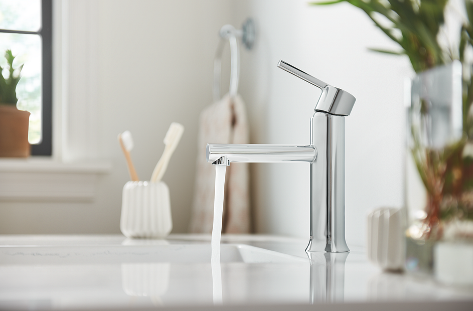 Moen 6770 Arlys Single Handle Bathroom Lavatory Faucet - Chrome