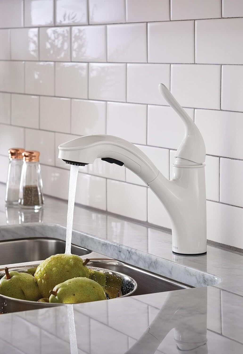 MOEN Brecklyn 87557W One-Handle Pull-Out Sprayer Kitchen Faucet White