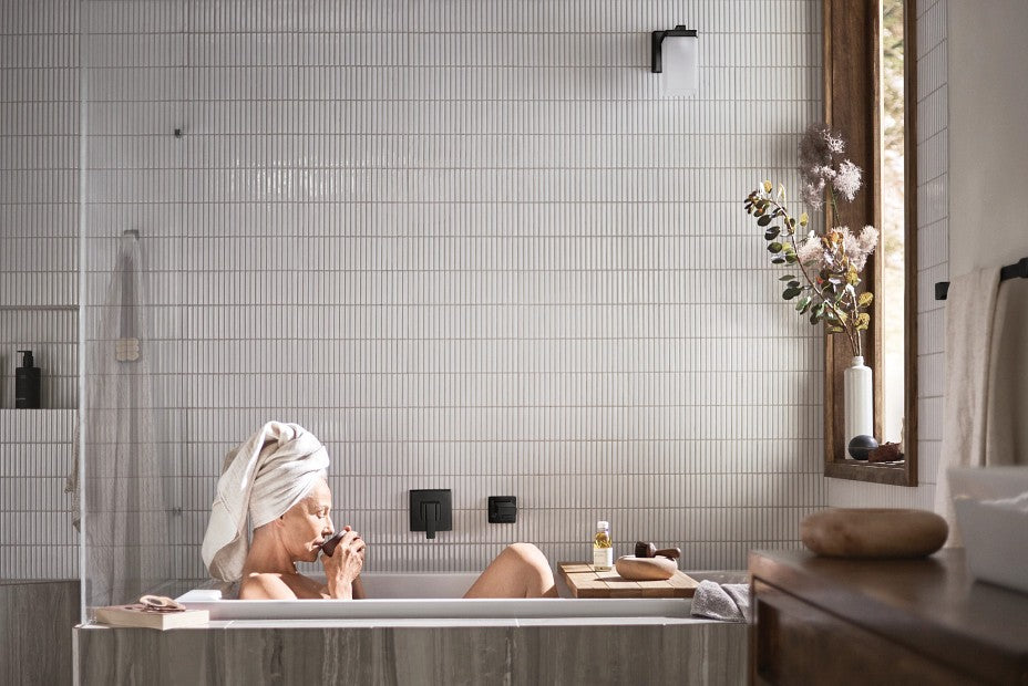 Moen YB8818BL 90 Degree Single 18" Towel Bar - Matte Black